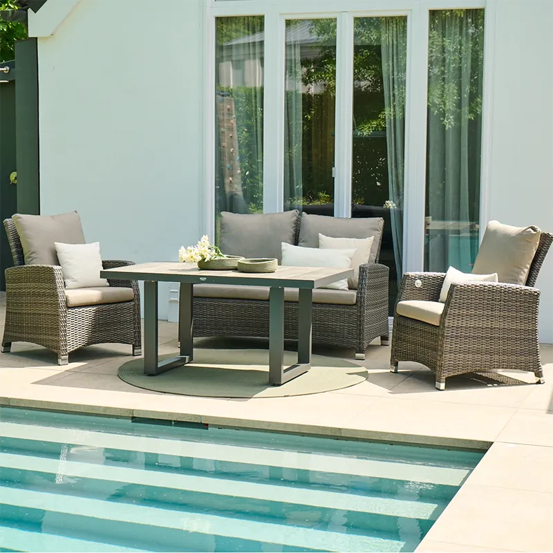 CORIDO Loungeset mit beigen Bezug: Sofa, Sessel und Loungetisch auf Terrasse