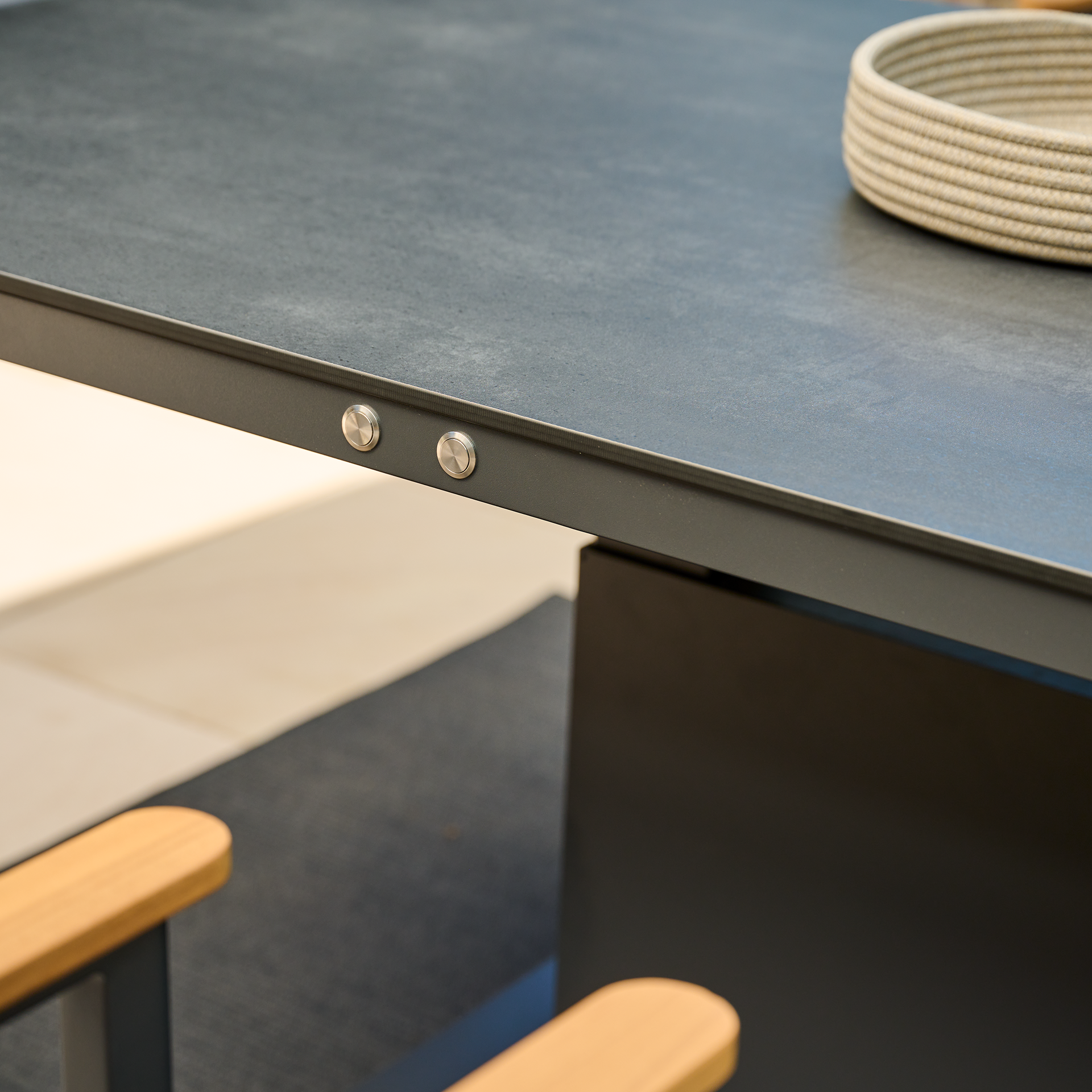 TALINA+ elektrisch höhenverstellbarer Tisch | 220 x 100 cm | HPL ferro