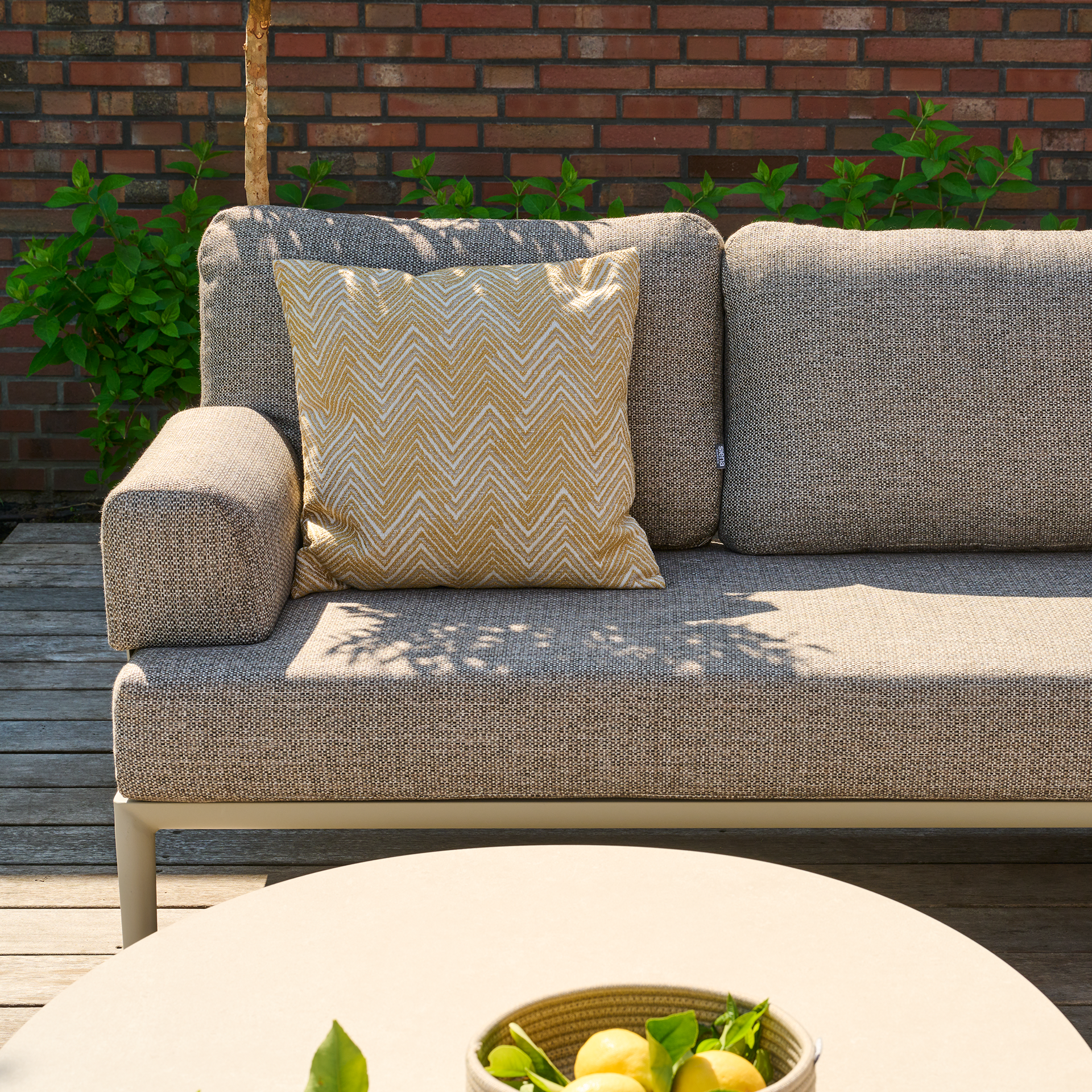 CALDARO 2er Bank mit Armlehne | taupe braun / seid...