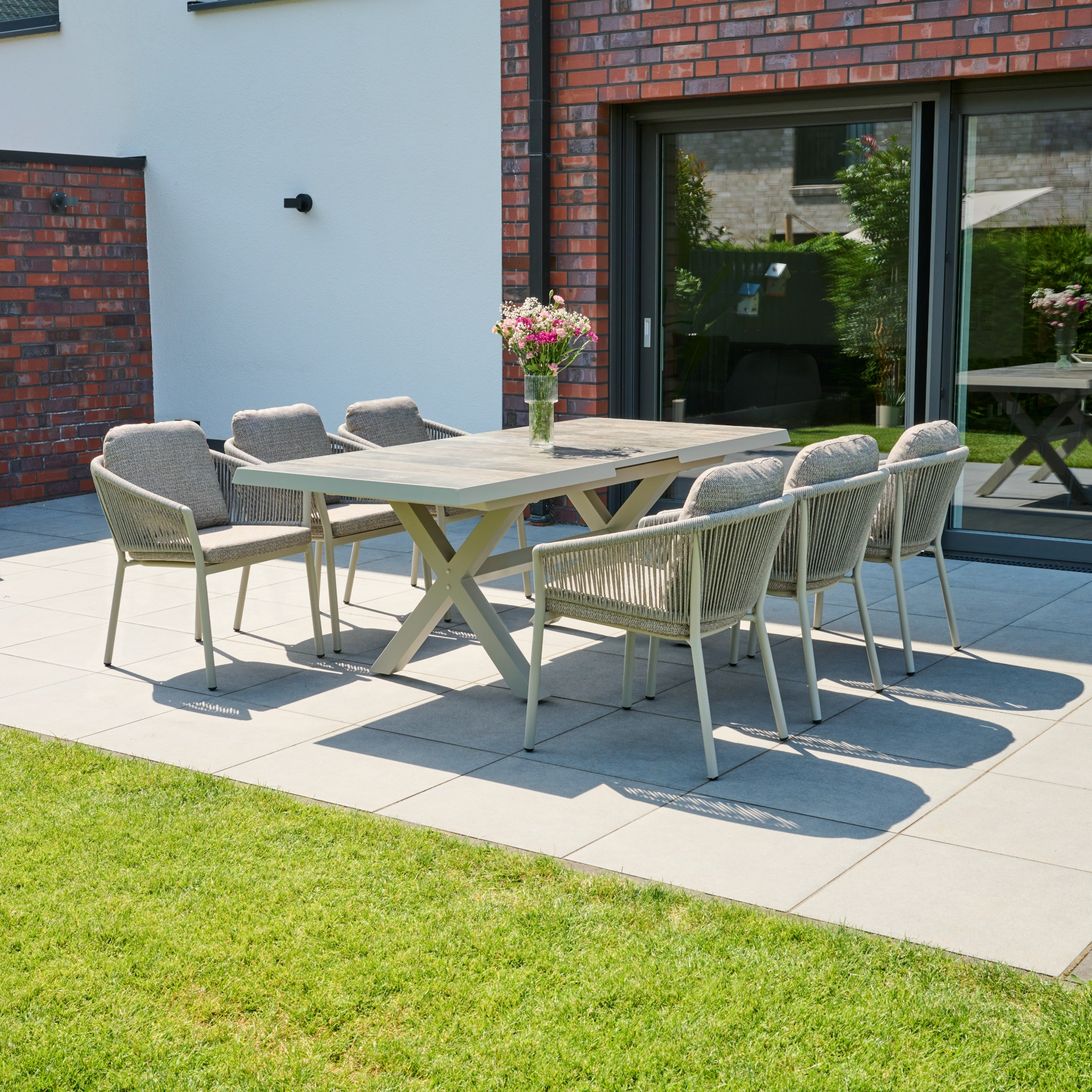 SINCRO / MERANO Gartenmöbelset | 4 Sitzplätze | washed grey / taupe braun | inkl. Kissen