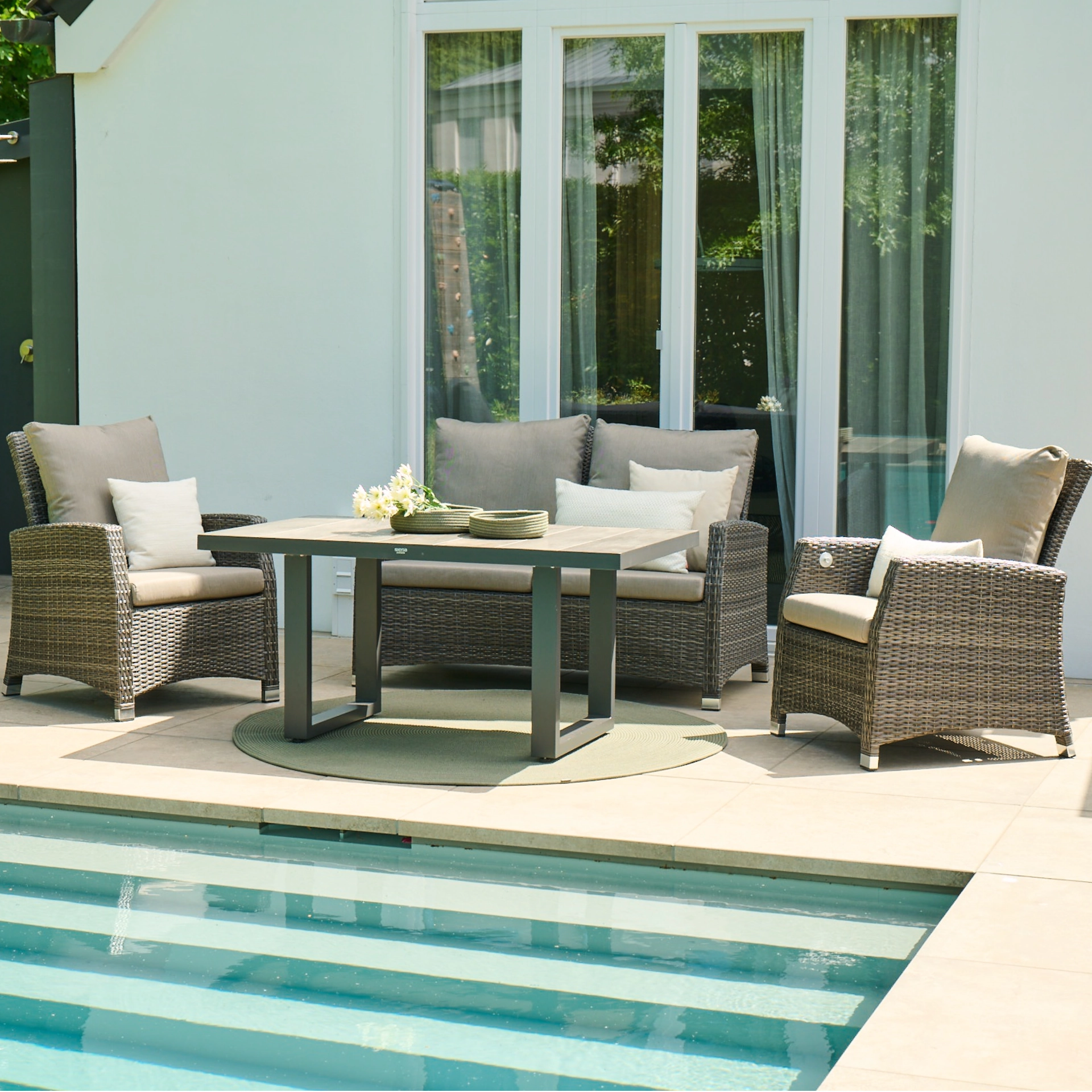 Loungeset Corido Dining Tisch + 2 Loungesessel + 2-Sitzer-Loungesofa