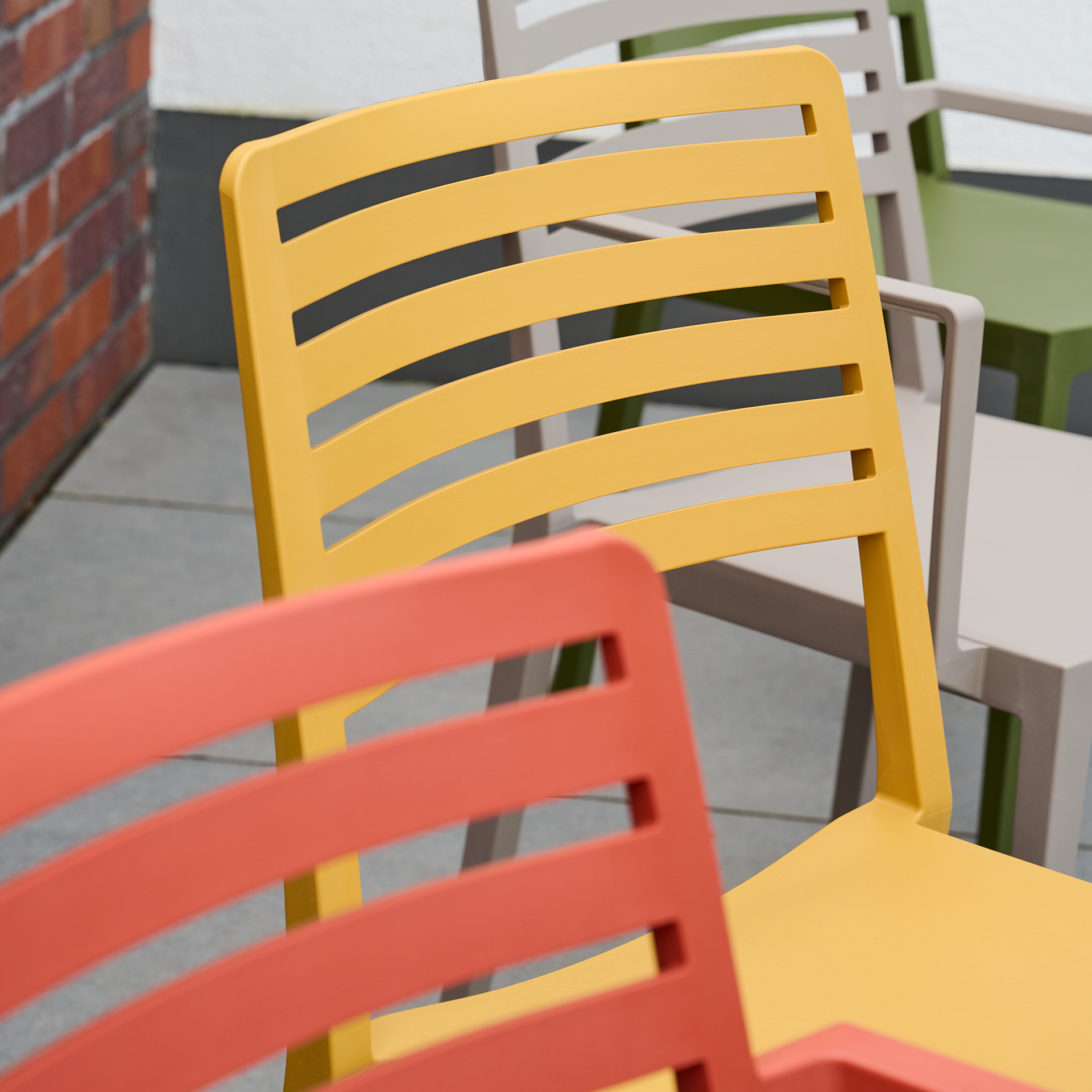 ALLEY Stapelstuhl | mustard | Urban Lights