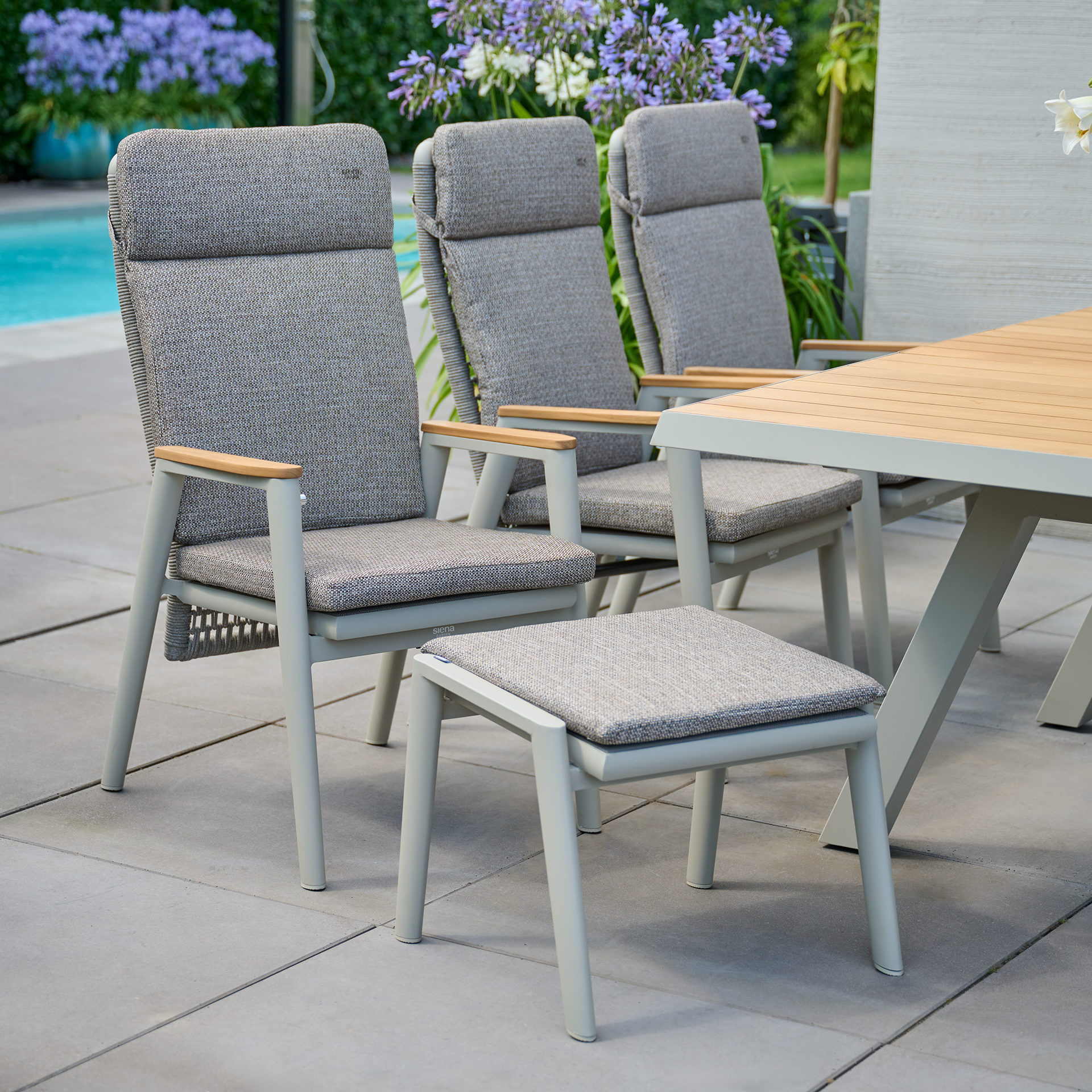 CORTINA Hocker | inkl. Kissen | mocca / seidengrau